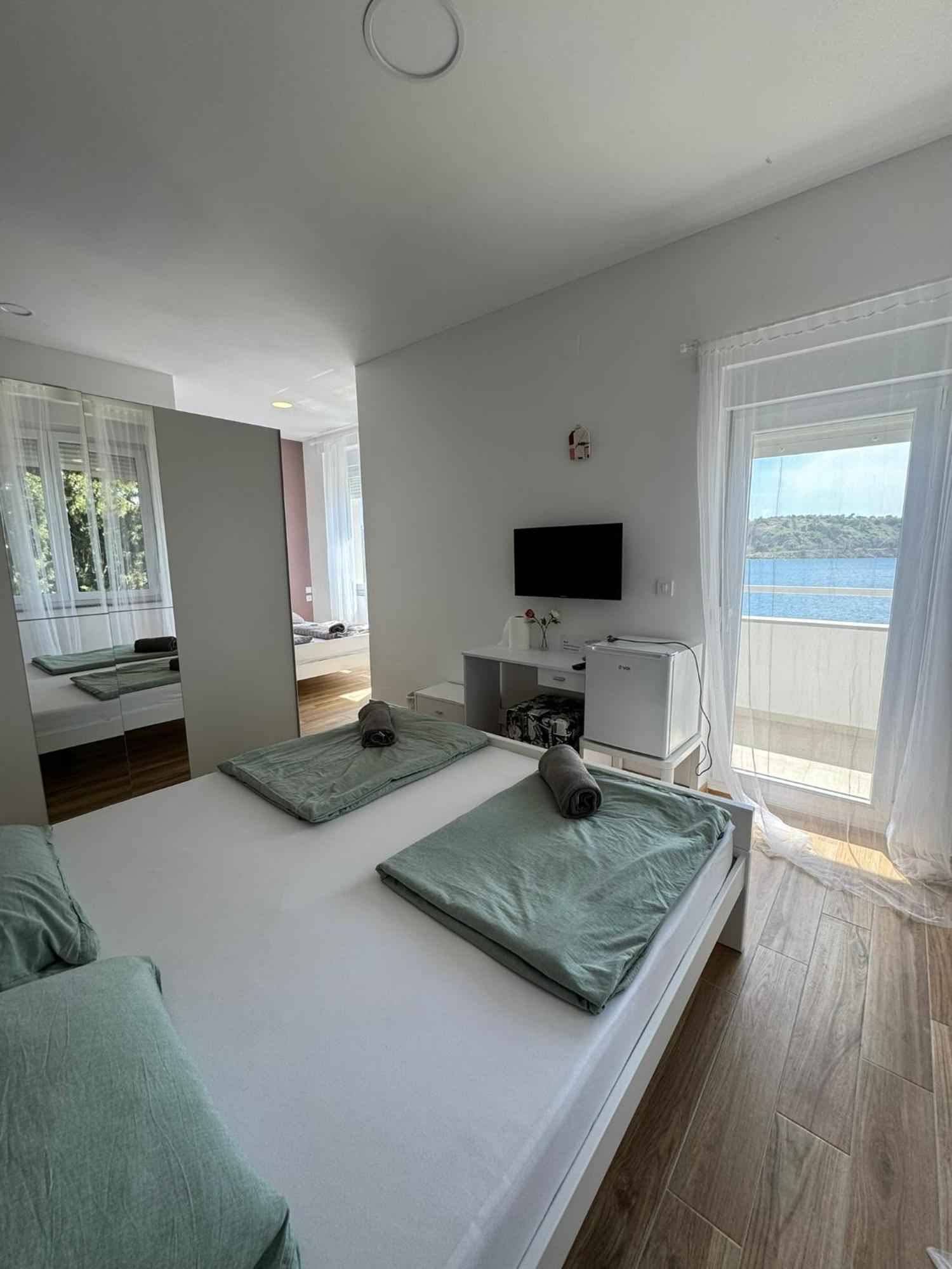 Villa Lovorka By Villa Eva Omisalj Room photo